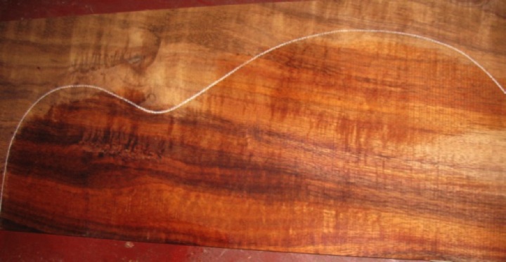 closeup, wetted,
set #131-1159
Decent curl with rare, symmetrical burl at the upper bout—technically a flaw but quite attractive. closeup, wetted,
set #131-1159
Decent curl with rare, symmetrical burl at the upper bout—technically a flaw but quite attractive.