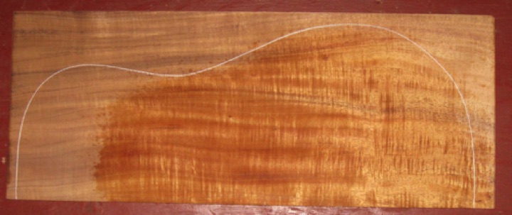closeup, wetted
set #136-1615
There is a minor knot at edge of the sides (circled) which should be removed when you cut the side profile. Minor knot on back. Otherwise a $190 set. closeup, wetted
set #136-1615
There is a minor knot at edge of the sides (circled) which should be removed when you cut the side profile. Minor knot on back. Otherwise a $190 set.